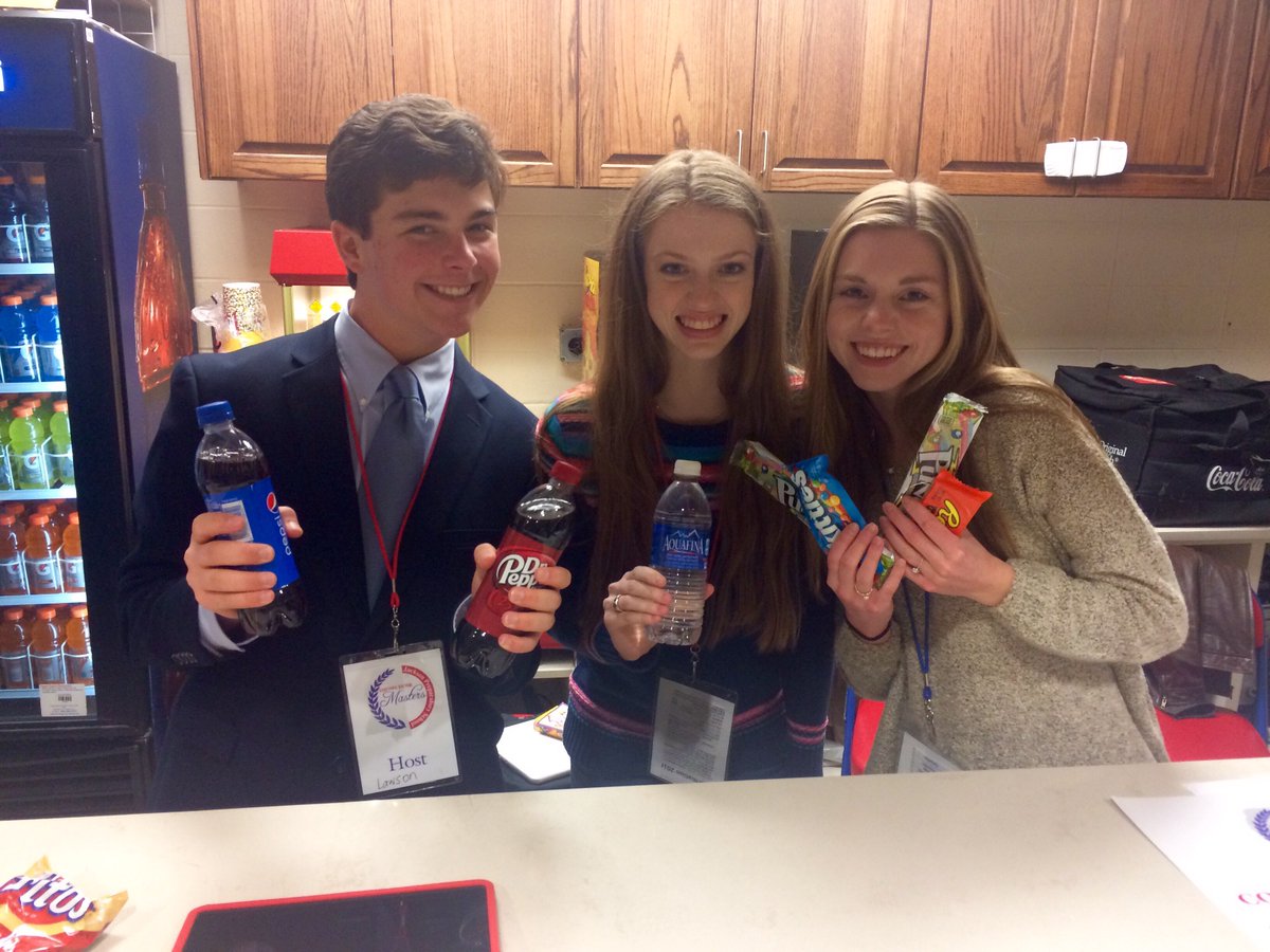 PrepWorkJP's tweet image. We love our student volunteers at Jackson Prep Show Choir Masters! 🎤🎤🎤