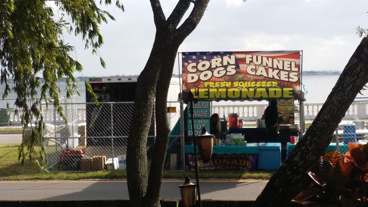 JillCFun's tweet photo. @BobBuckhorn not for those of us who got the shaft from @EventFest at least the empty lot next door got to see it! https://t.co/uYcZbXRSXQ