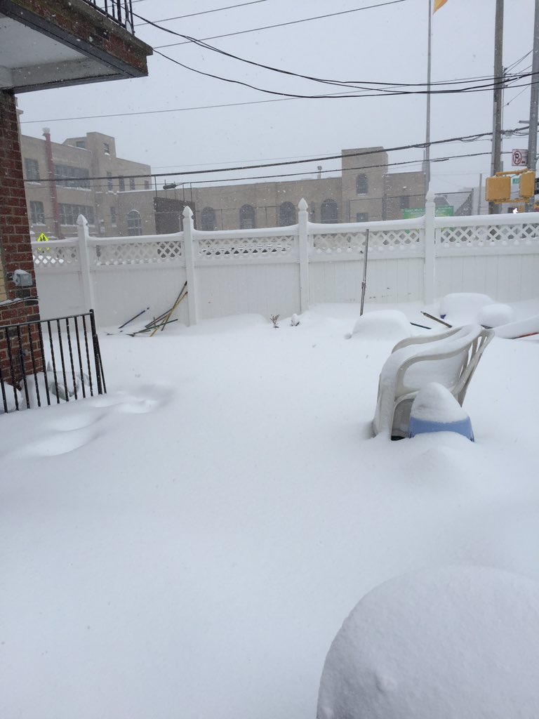 Graham_Market1's tweet photo. #blizzard2016 #snow #fun #sledding #snowball https://t.co/5ppBzIw8EB