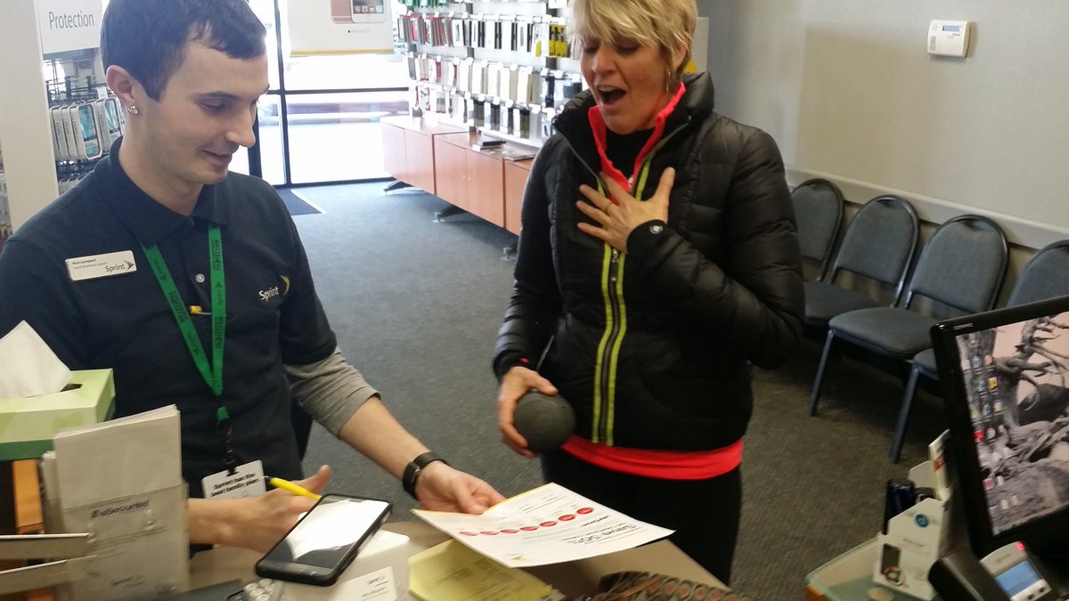 logankatseanes's tweet photo. Telling the customer about the 50% off deal. @RonDyeJR @Pkushn @wl_byoung @DEVINPOLK3 @soupWL @WL_News https://t.co/YdTDMjAiIt