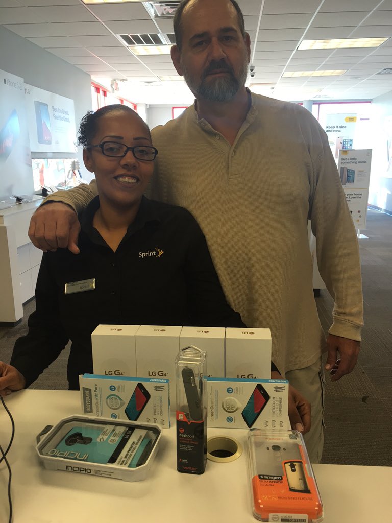 SprintCWCove's tweet image. #CWSprint #Sprint4TX @CabcStone @CoronadoEzra 6 lines ported over from @TMobile with 4 LG G4's!#SprintHero