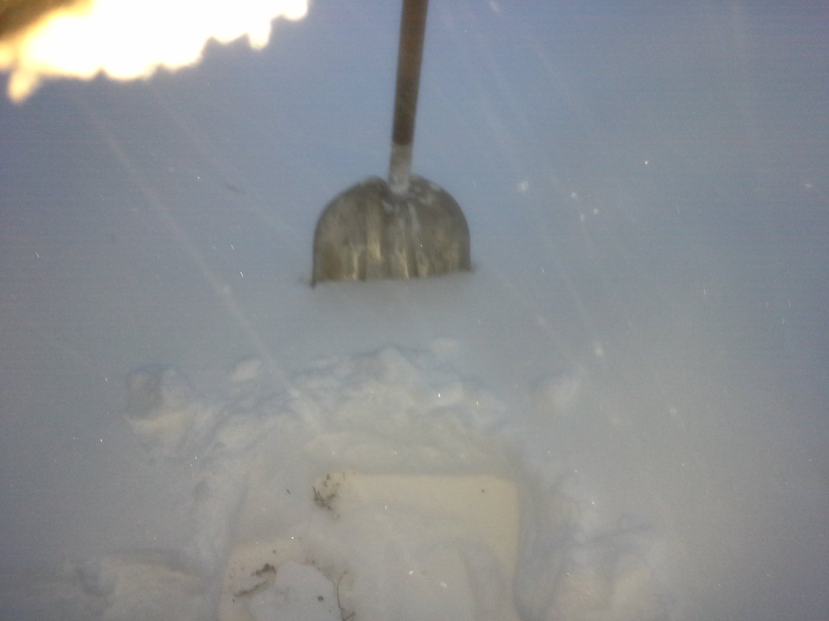 kamv9's tweet photo. Another 8 to 10 inches since shoveled this path in the morning #HarCoSnow https://t.co/oAF3Hk5zI3