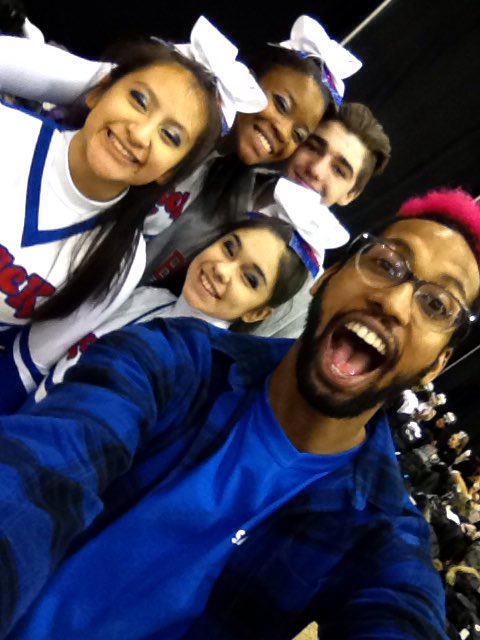 FrostFestCheer's tweet photo. Selfie with Buck Cheerleading! 💙❄️⛄️🎀 #FrostFest16 https://t.co/gTFrShhJbg