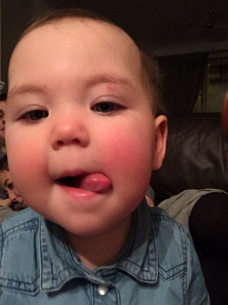 elnwhitlock's tweet photo. #poseralert #cuteness #niece #couldeather #family #love ❤️ https://t.co/VYhmrZndDV