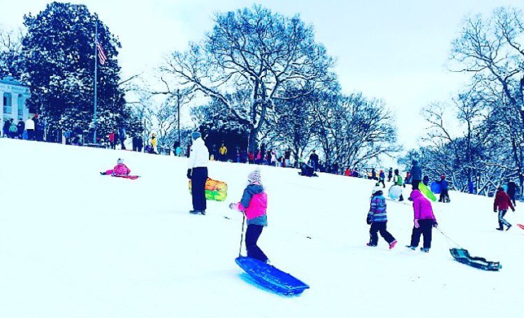 SevierPark's tweet photo. #12South really knows how to throw a snow party https://t.co/Xlzx3XmY9Q