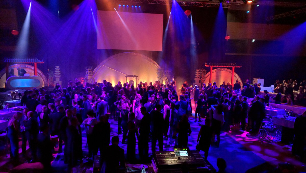 Loonkwadraat's tweet photo. En een zeer gezellige afterparty. #zwolle #sportgala @sportgalazwolle https://t.co/2O9SekuBNj