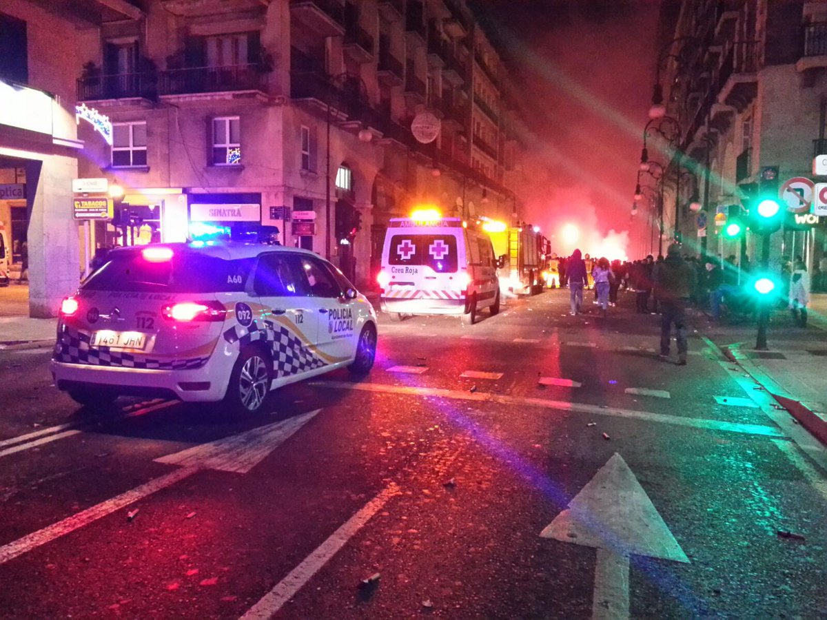 SionServera's tweet photo. #CorrefocPalma Imatges dispositiu @CreuRojaBalears #ERIECC i el #CECOR amb @ProtCivilPalma @BombersDePalma i #DETRA https://t.co/IFb9Bgu3y2