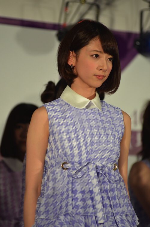 つかってません ななみん どっちの髪型が好き ショートボブrt 外ハネいいね T Co 8gejq1ggky Twitter