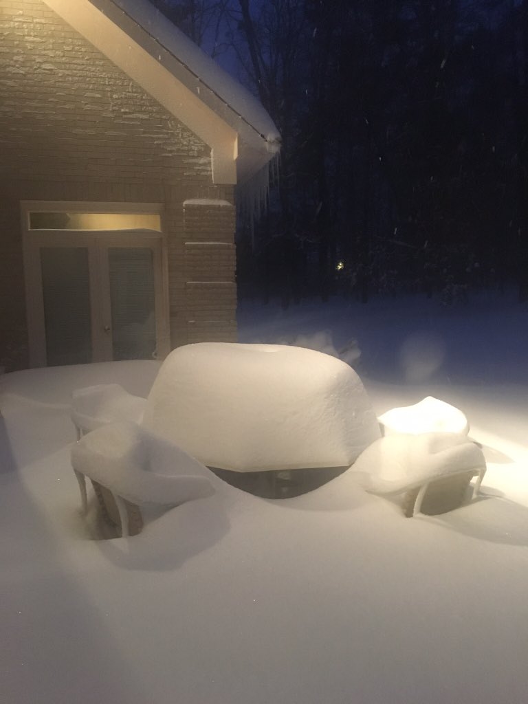 JaredPlushnick's tweet photo. WOW!!!! Look at this from my parents house in Potomac, MD in #blizzard2016. They measured nearly 30 inches. @wusa9 https://t.co/8az6PBIMfg