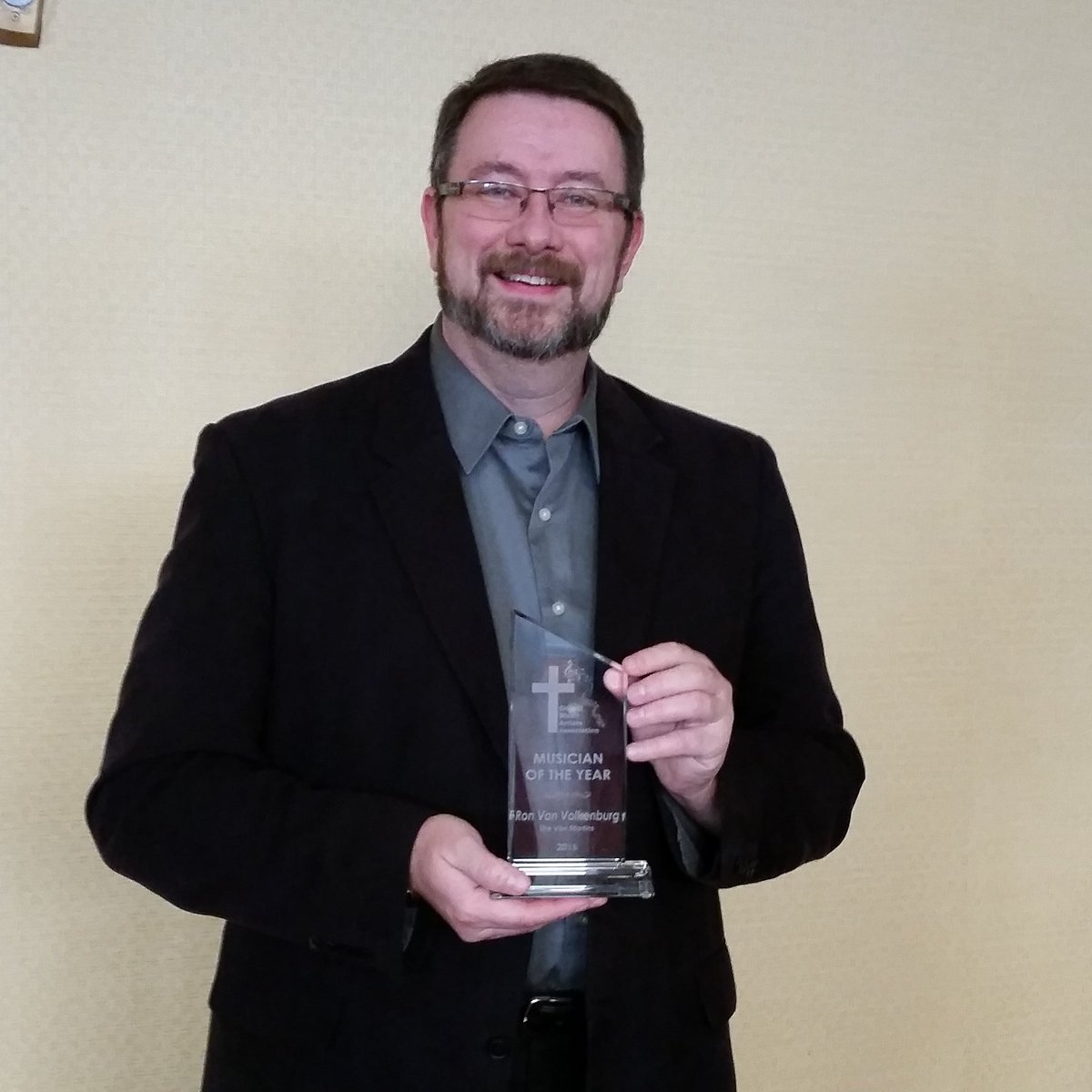SusanVanVolkenb's tweet photo. My husband, Ron, won musician of the year!
#GMAA #awards #VanMartins #gospelmusic #convention https://t.co/dxDaDD7zce