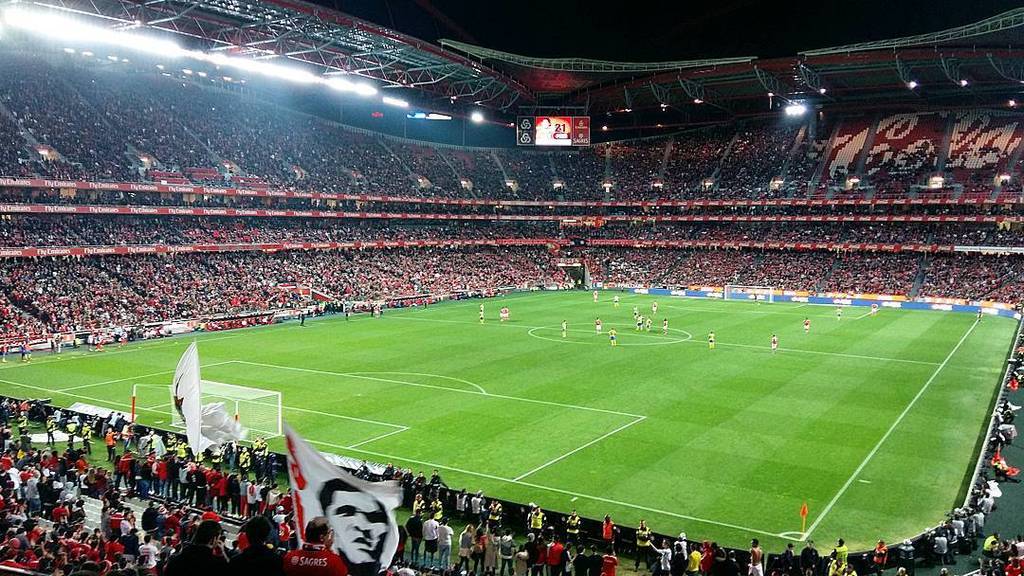 GloriosoSLBApp's tweet photo. Hoje levaram-me à bola!🙌😈😄
#futebol #slb #carregabenfica #lisboalive #football #portugalalive #shooters_pt #sportli… https://t.co/1mZBWLV4Zp