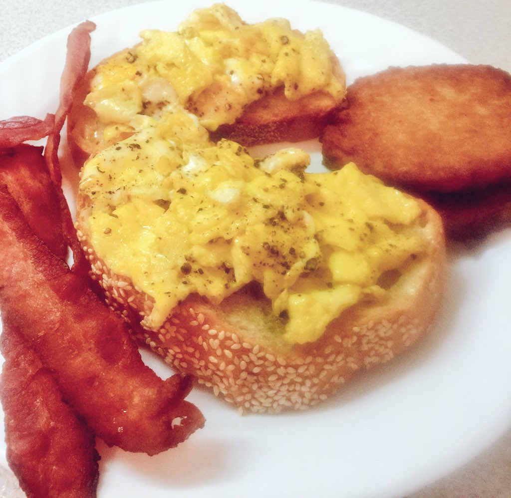 zimsmz's tweet image. #Breakfast is my favourite meal of the day! #ScrambledEggs on #AustrianBread #ThickCutBacon #PotatoLatkes #yummy