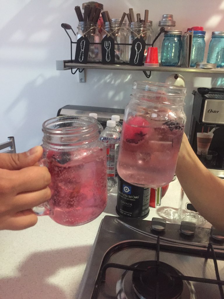 elwrbm's tweet image. #BombayEast
Schweppes pimienta rosa
Pimienta rosa
Hielo de jamaica 
Flor de jamaica 

@Atlantista