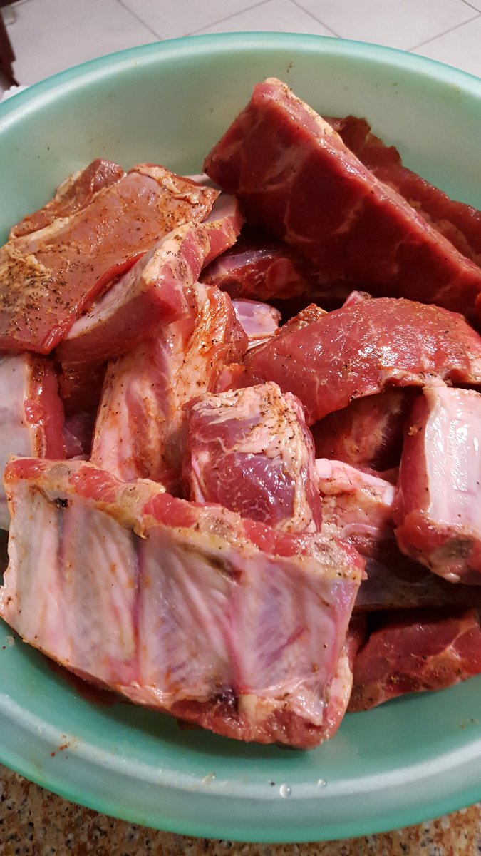CuberoCcubero's tweet photo. Whats cookin good lookin? #cherryglazed ribs ๐ท https://t.co/M8bTWLZDfA