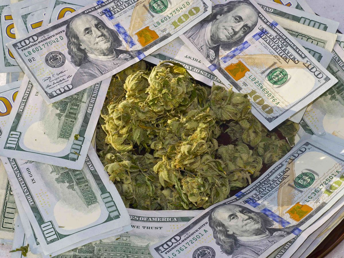 GrfxKing's tweet photo. Getting Money &amp; Smoking Weed All I Be On #GrfxKing https://t.co/sSMMp3r0FB