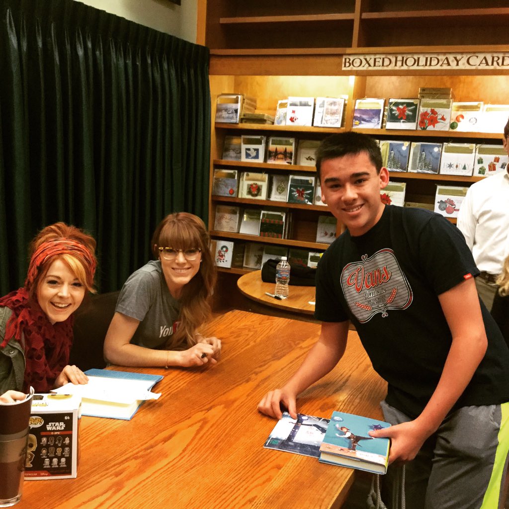 Ok signing sign @LindseyStirling ! Woohoo! #TheOnlyPirateAtTheParty