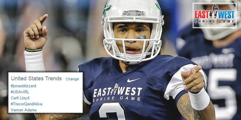 OregonPitCrew's tweet photo. Congrats to 2016 Shrine Game MVP! @vadams_qb - 6/9 with over 200 yards and 3 touchdowns! #MenOfOregon #TakeNoteNFL https://t.co/LSmJJQ2Cp4
