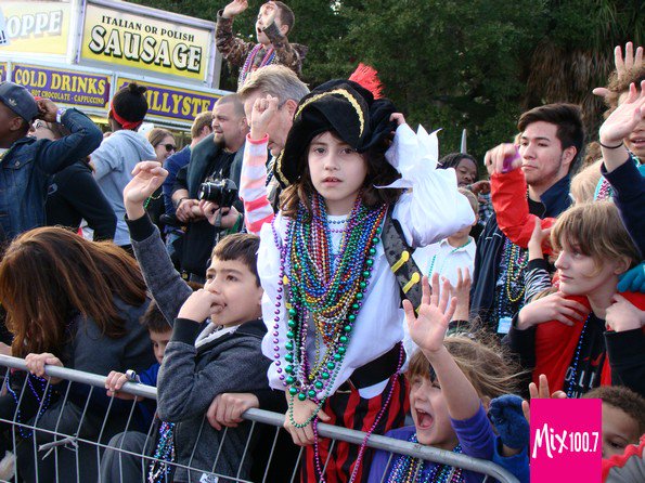 tampabaysmix's tweet photo. PHOTOS: #Mix1007 &amp; @CMAquarium float @ #Gasparilla #KidsParade #Pirates https://t.co/1YGVo2vwqZ https://t.co/l8Wer2kw9o