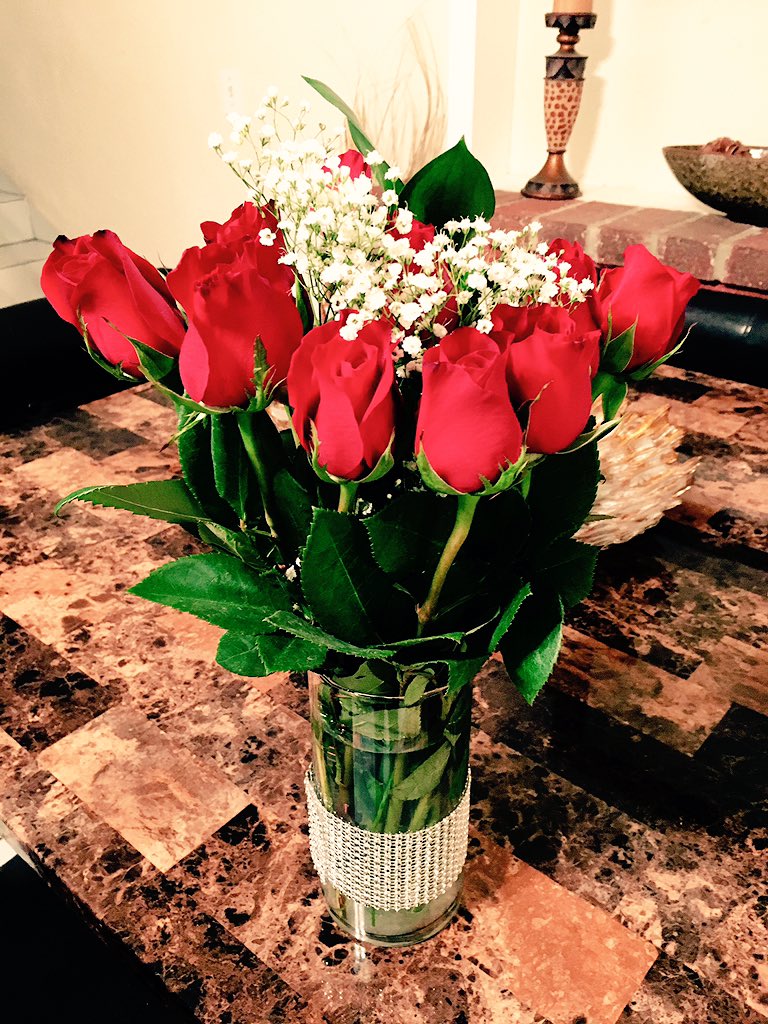 asmaidym's tweet photo. They're beautiful baby! Gracias ππ @Krims0n_King #redroses #frombabe #hesakeeper https://t.co/aTQkflxiKG