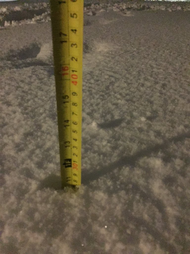 AliciaRN24's tweet photo. @JimCantore Falmouth, MA checking in! More to come! https://t.co/gDcK2CHLWQ