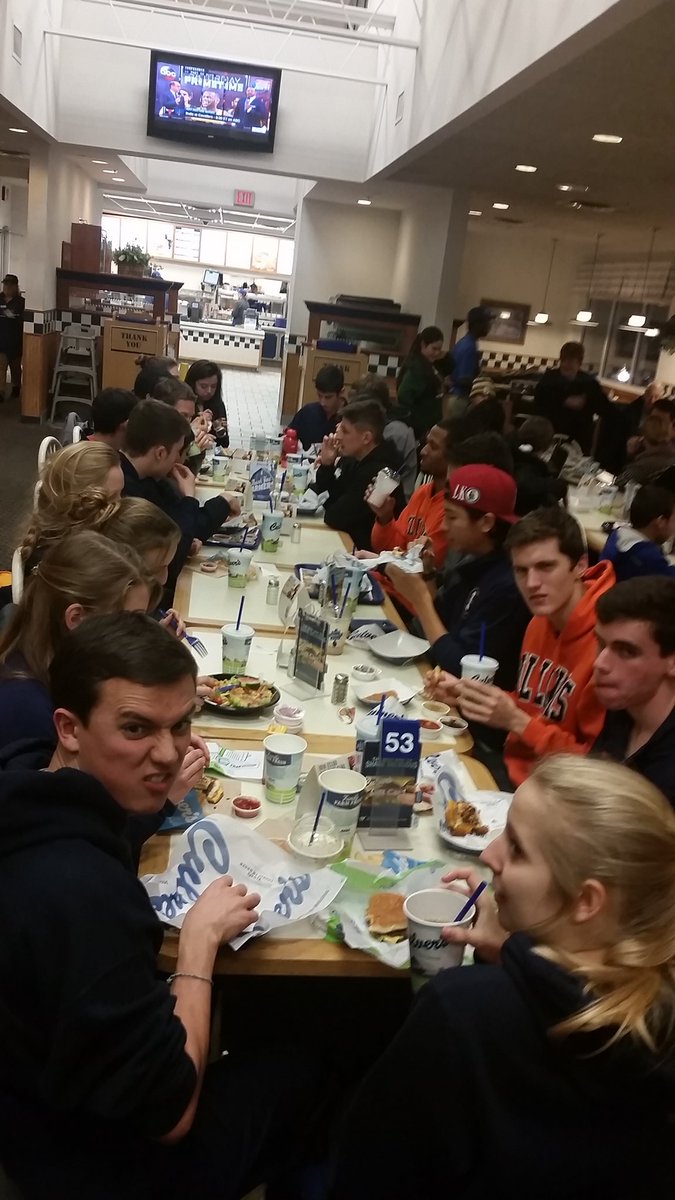 XC_Cyclist's tweet photo. Healthy post-meet dinner with the fam. @IlliniTrackClub https://t.co/07Mds3239I