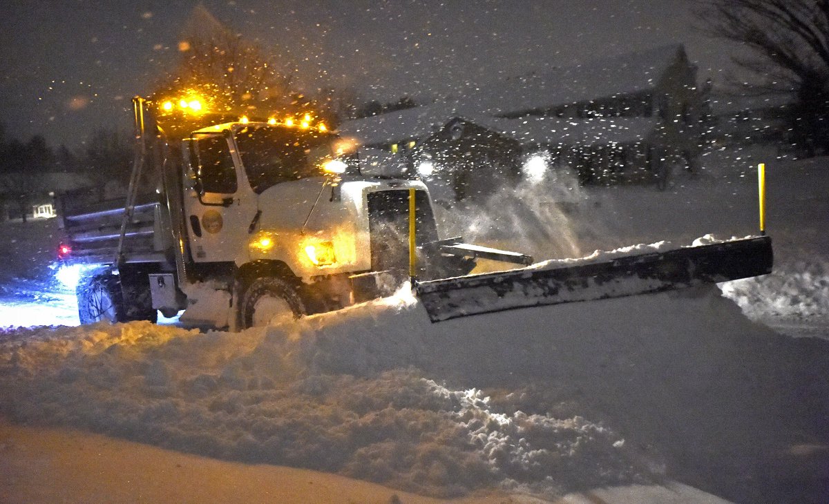 BlaineShahanLNP's tweet photo. The plows are still out in Lancaster Township. @LancasterOnline #LNPStormWatch #lancastersnow https://t.co/fdjk6qhIy5