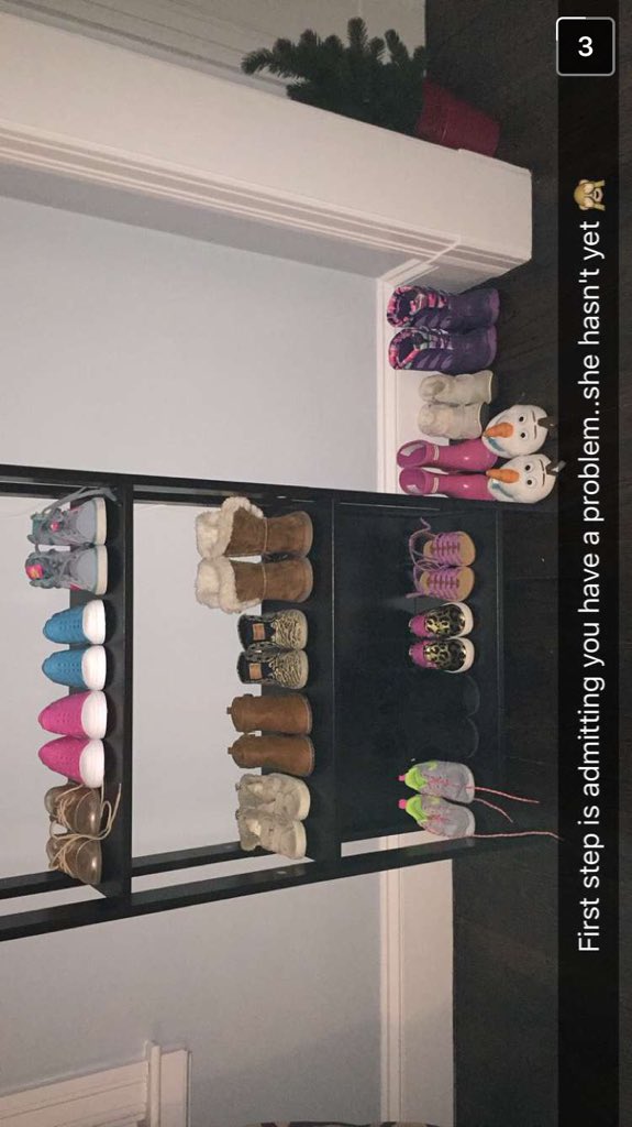 krissycouz's tweet photo. My niece has more shoes than I do... Where can I get me some Olaf slippers? @holsummers https://t.co/1HTpcQaSry