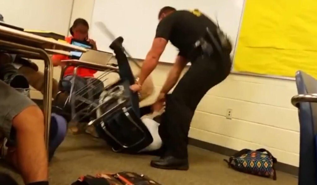 a_standal's tweet image. #DesertVistaHigh vs. #AssaultatSpringValleyHigh a difference as stark as black &amp;amp; white. #EducationMatters