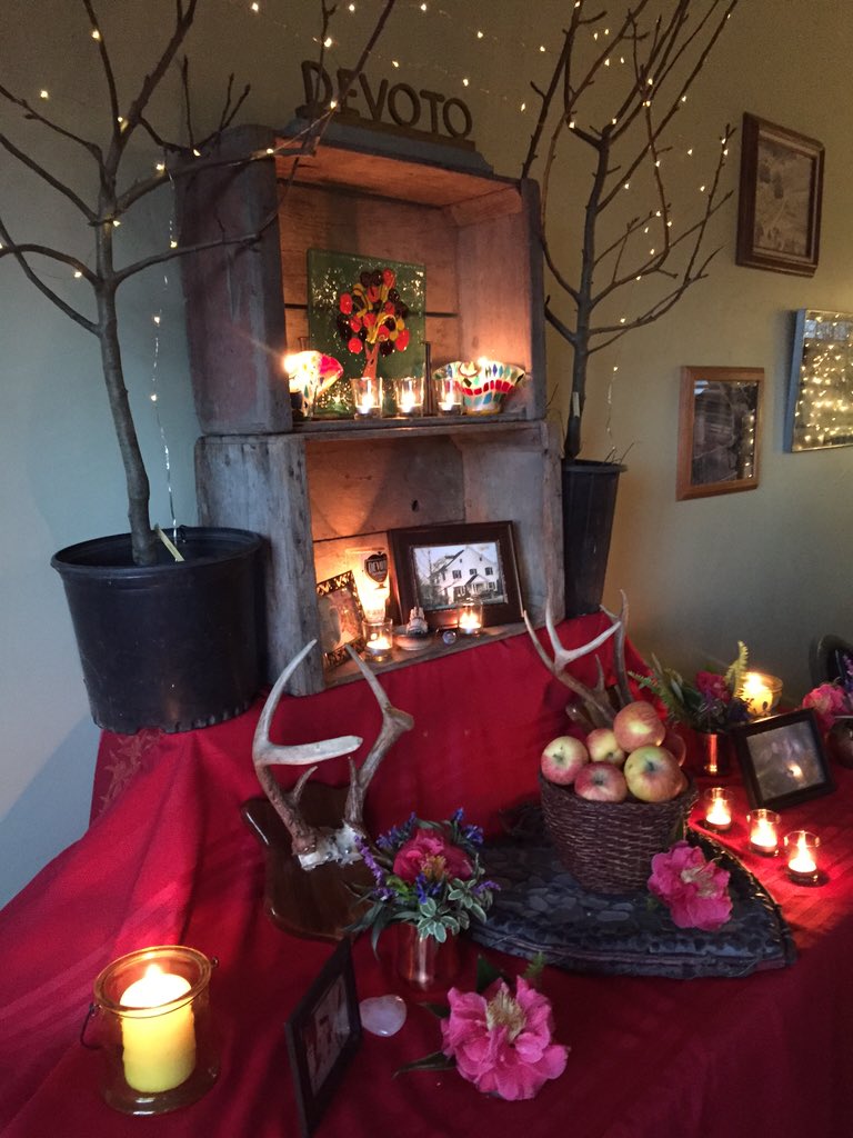 #wassail is on <a href="/devoto_orchards/">Devoto Cider</a> tonight!