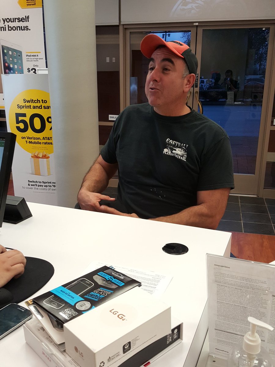 WL_REDStore's tweet photo. Happy customer, go team RED! @BAY_WL @wl_byoung @wl_byoung @suehyun_chung https://t.co/2FpltAbOJm