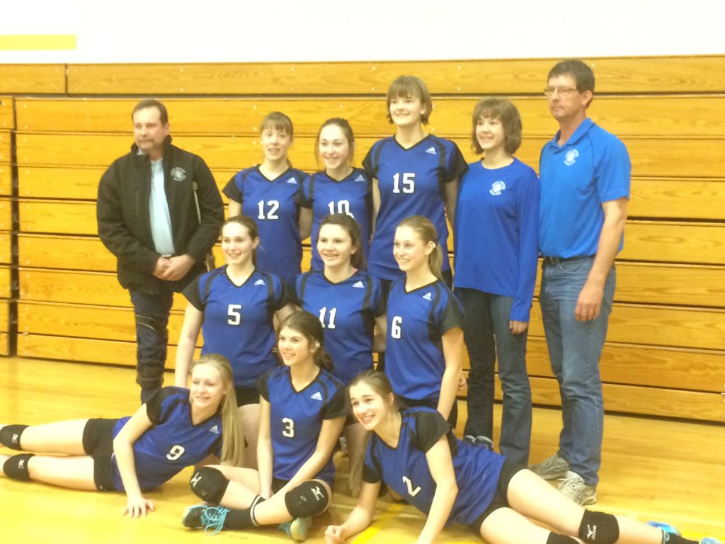 7PwolvesVball's tweet photo. @MHNRooney @KimJohnston 7P Wolves win gold in Lethbridge u16 tourney https://t.co/lvww6a7wEk