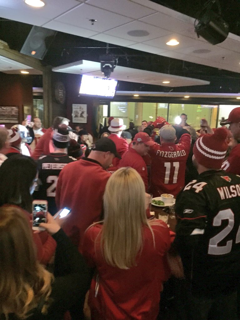 vicpayne_'s tweet photo. @Panthers we need backup #panthers fans at Fitzgerald's uptown. Let's make a sea of Carolina blue🔹 https://t.co/YCSbedXdSh