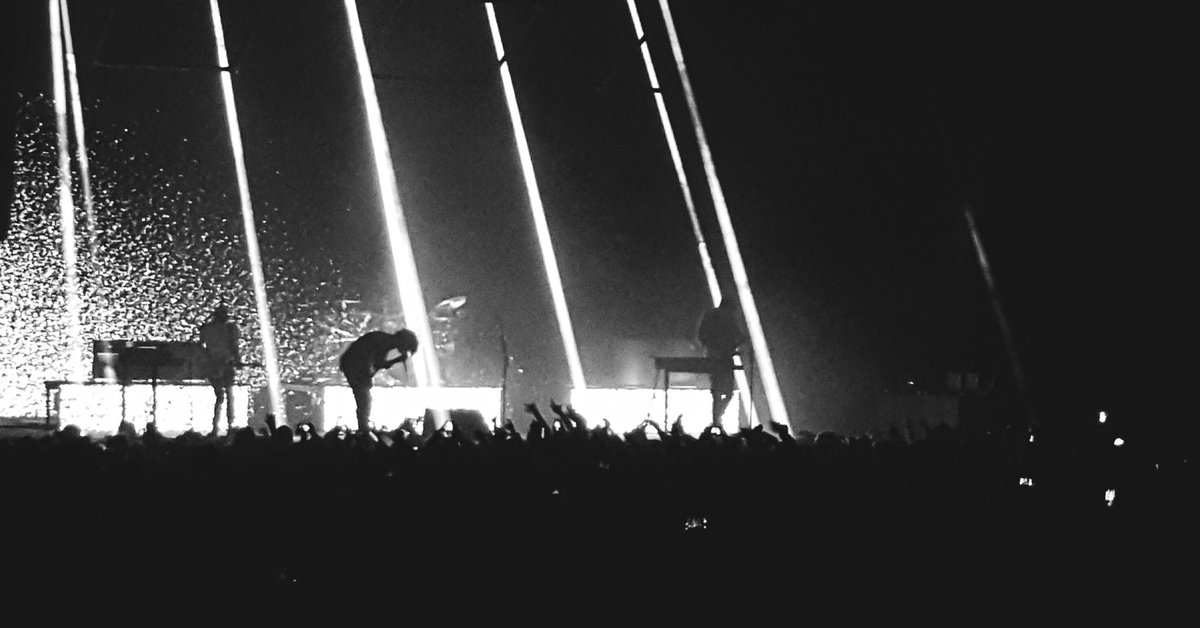 Jessica_Harvey_'s tweet photo. Thank you @the1975 for a night i will never forget ❤ #PerthConcert #The1975 https://t.co/65MyYUR1AU