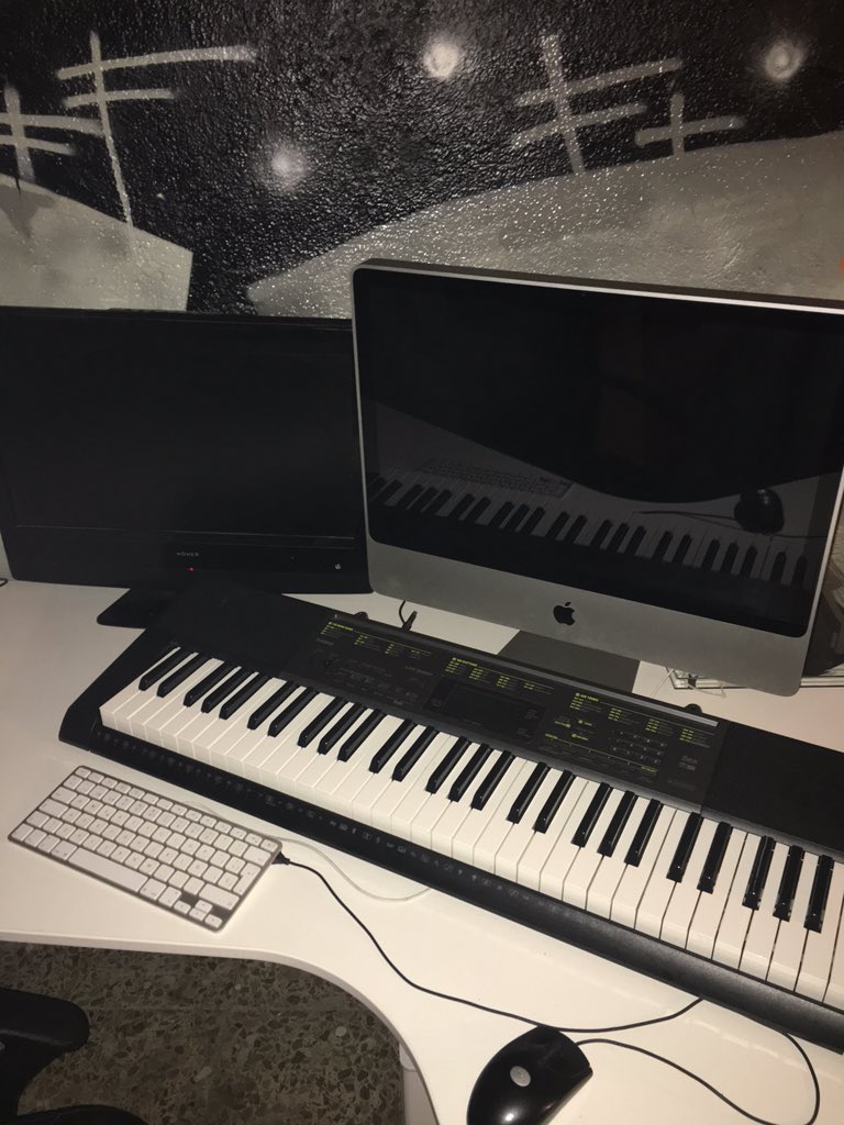 NatureDjs's tweet image. Preparing our new studio!!! Very soon more sounds...!!! Still under construction!!!