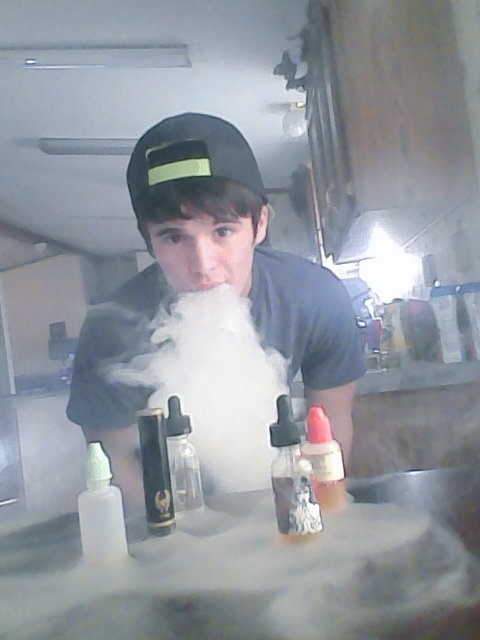 motoguy09's tweet photo. Y'all go like and follow my Instagram! #vapefam #vapeblast #vapedads #vapeshit #vapefreak https://t.co/EHhwZqHZjx