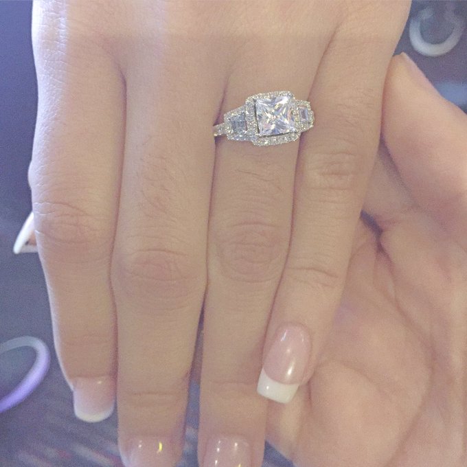 Guess who's engaged!!!!!!! YAY FOR SHAY!!!!!!! ❤️❤️❤️ 🙈💍 https://t.co/zNlEfAAfA6