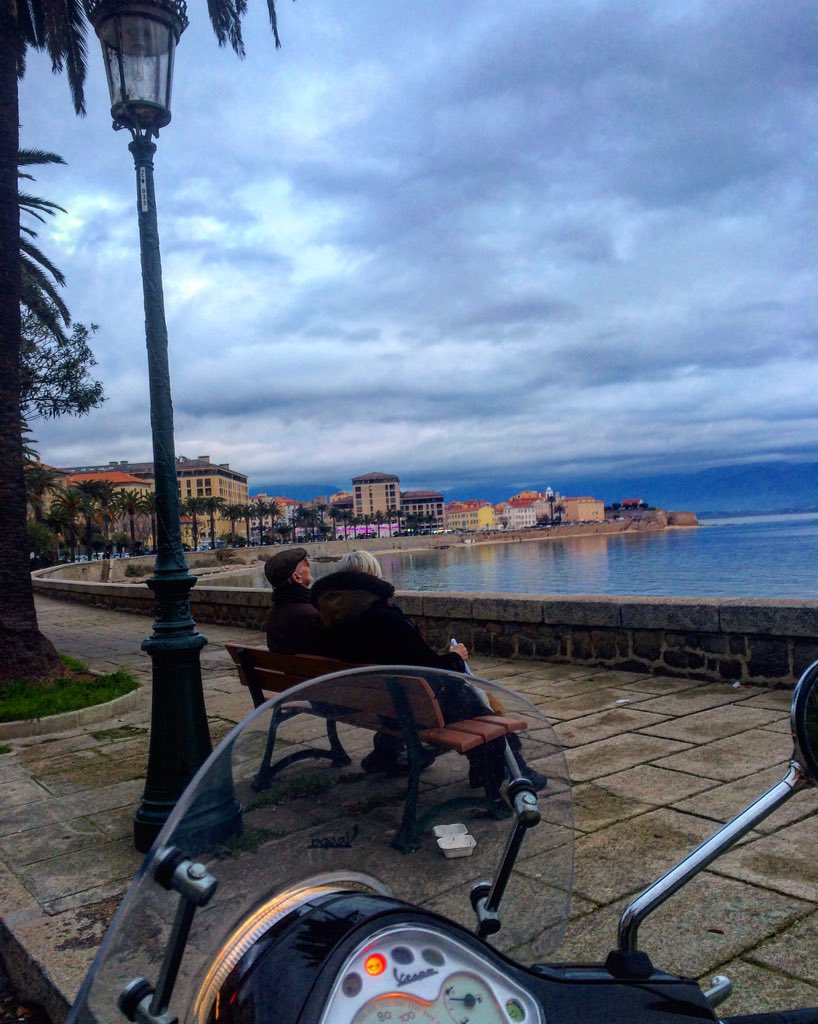 jmi_2A's tweet photo. tranquillamente ... @Vespa_Official #vespa #corsica #Ajaccio https://t.co/yvZlNdWPS0