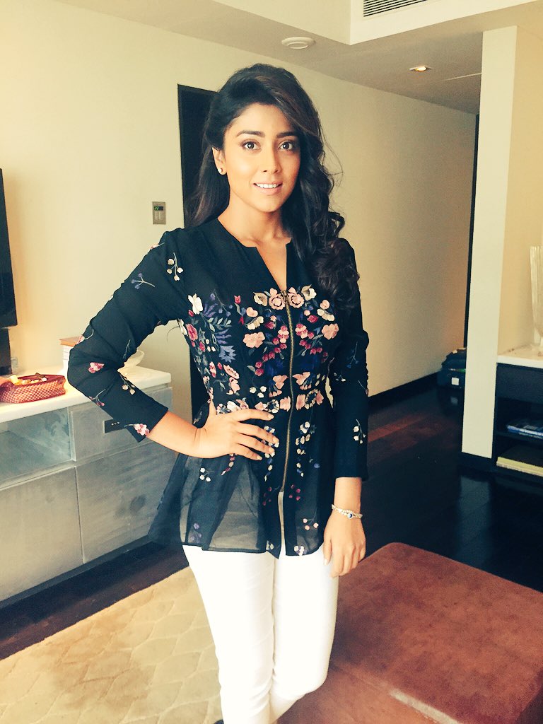 shriya1109's tweet photo. Wearing @shriyasom by Shriya Bhopal for @iffautsavam! https://t.co/fe0QrkMTo7