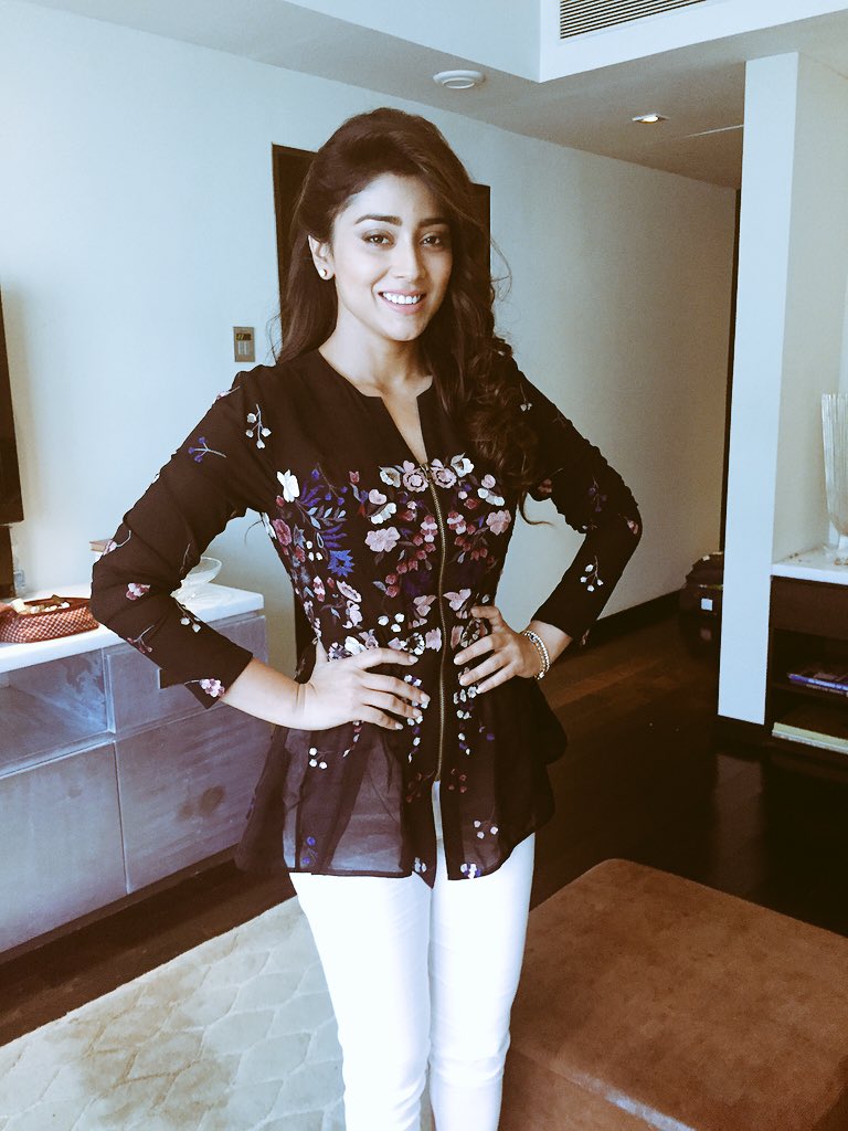 shriya1109's tweet photo. Wearing @shriyasom by Shriya Bhopal for @iffautsavam! https://t.co/fe0QrkMTo7