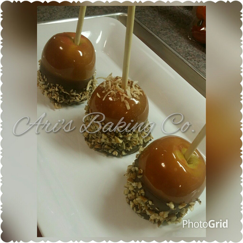 AriBakesCakes's tweet photo. #caramelapples #chocolateapples #Germanchocolate #turtle https://t.co/ED0hs6nOD0