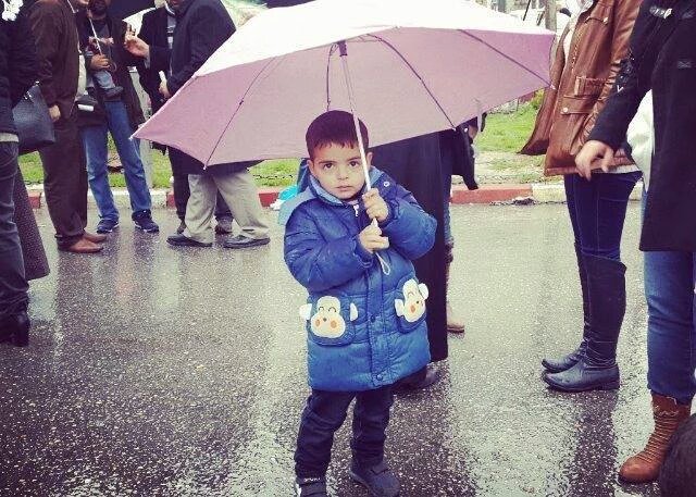 Baby Islam, son of the journalist captive Mohammad al-Qiq, protesting his father's detention by #IOF .
#Palestine
