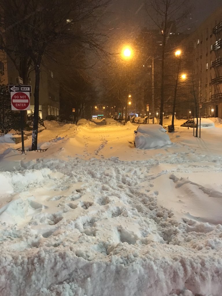 Heading out in #blizzard2016 for a slice. I'm definitely a New Yorker.