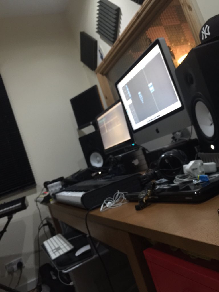 JRiZDrums's tweet photo. Late night mixing with @DreRecordings getting ready for #fridaynightjam @RSVPLounge with @chemistryband_ https://t.co/plIV6r4nVG