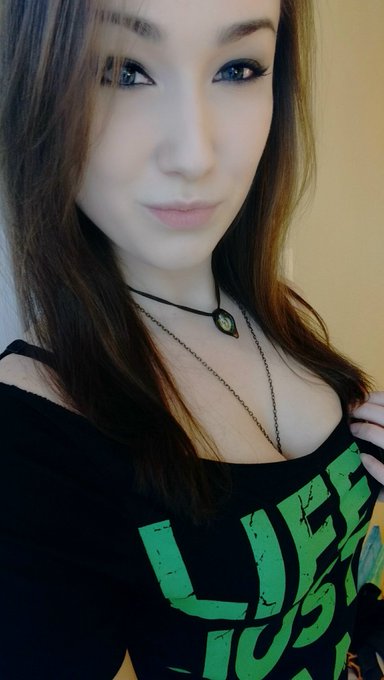 Unused pic from yesterday 💕 Desperately trying to get everything ready for the upcoming raffle. So excited