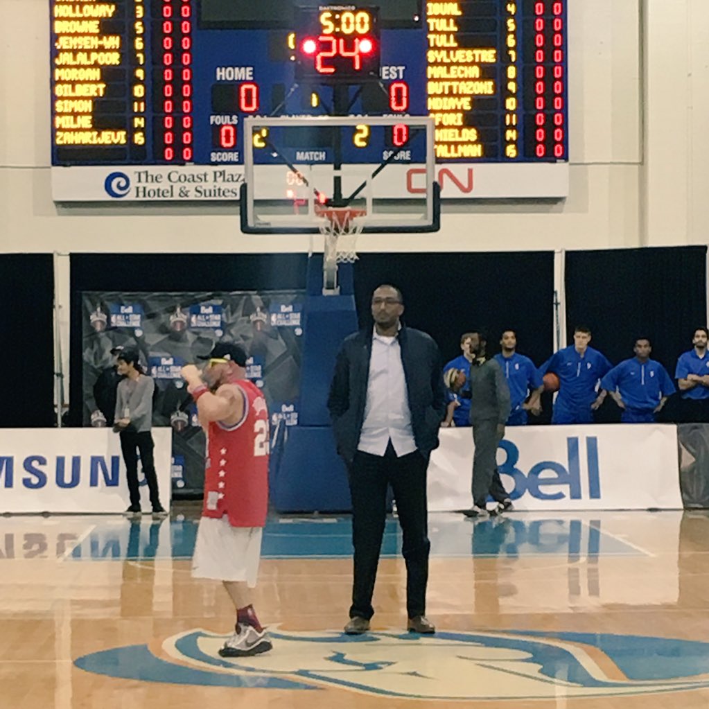 We've got <a href="/ShareefAbdur_R/">Shareef Abdur-Rahim</a> in the house! #NBAatUBC #GoBirdsGo