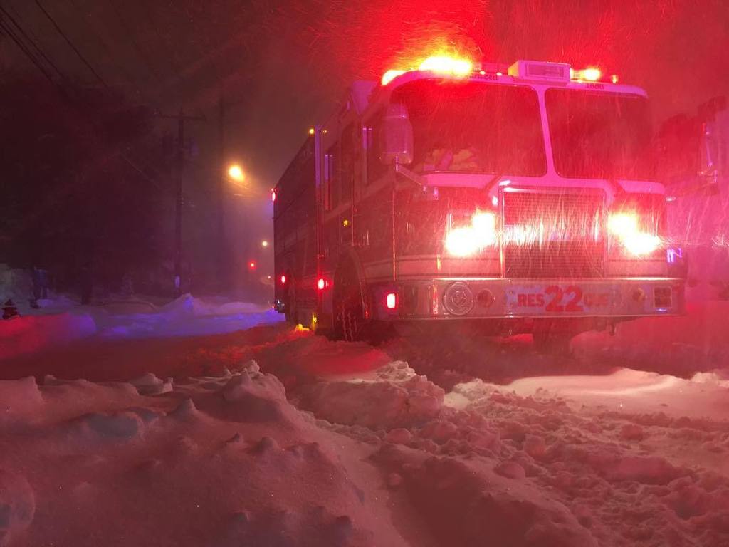 AFireStation's tweet photo. Found this cool photo, not mine #blizzard2016 #pwfd @pwfd_company1 #boysinthehook #rescue #firetruck #firedepartmen… https://t.co/3WFFIljiDU