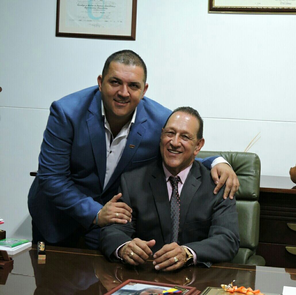 AlexCR51's tweet photo. Con mi mentor político, amigo y hermano del alma Humberto Garcia Morales. https://t.co/D0diX5aqRs