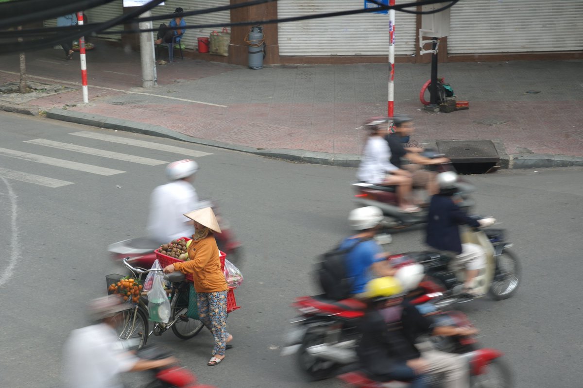 neonslang's tweet photo. Lady pushing bike Vietnam https://t.co/U6aVl4pKOG