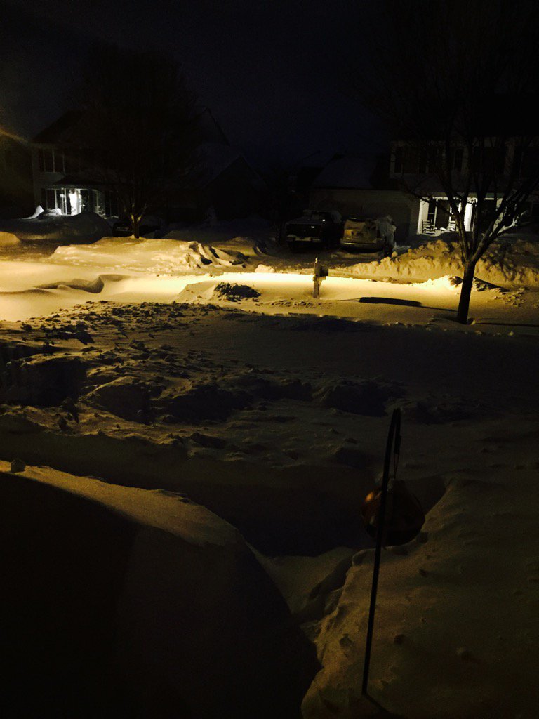 EarleCornelius's tweet photo. It finally stopped snowing in Lititz. #lancastersnow #LNPStormWatch https://t.co/Amf193vutP