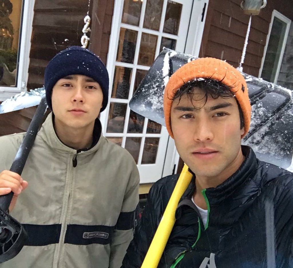 maxliked's tweet photo. We go where we are needed. Panda Snow Shoveling, LLC open for business in East Hampton, NY. #brotherbondingtime 🐼❄️☃ https://t.co/hW3om1LiiU